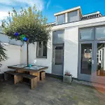 Sandy\'S Family Beach House For 2 Adults & 2 Children