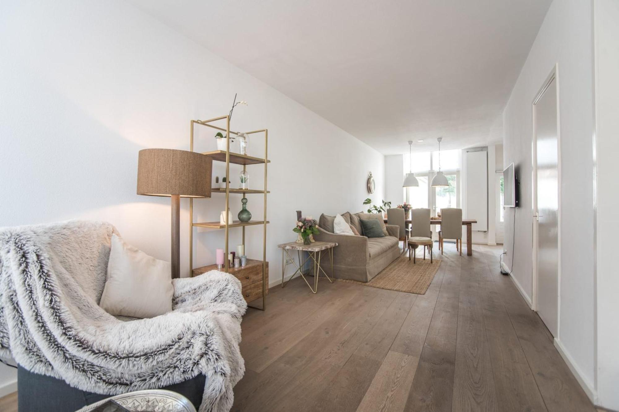 Sandy's Family House For 2 Adults & 2 Children Zandvoort